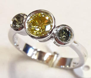 Farb-Diamant-Ring von Juwelier Schmidt - Ihrem Goldschmied